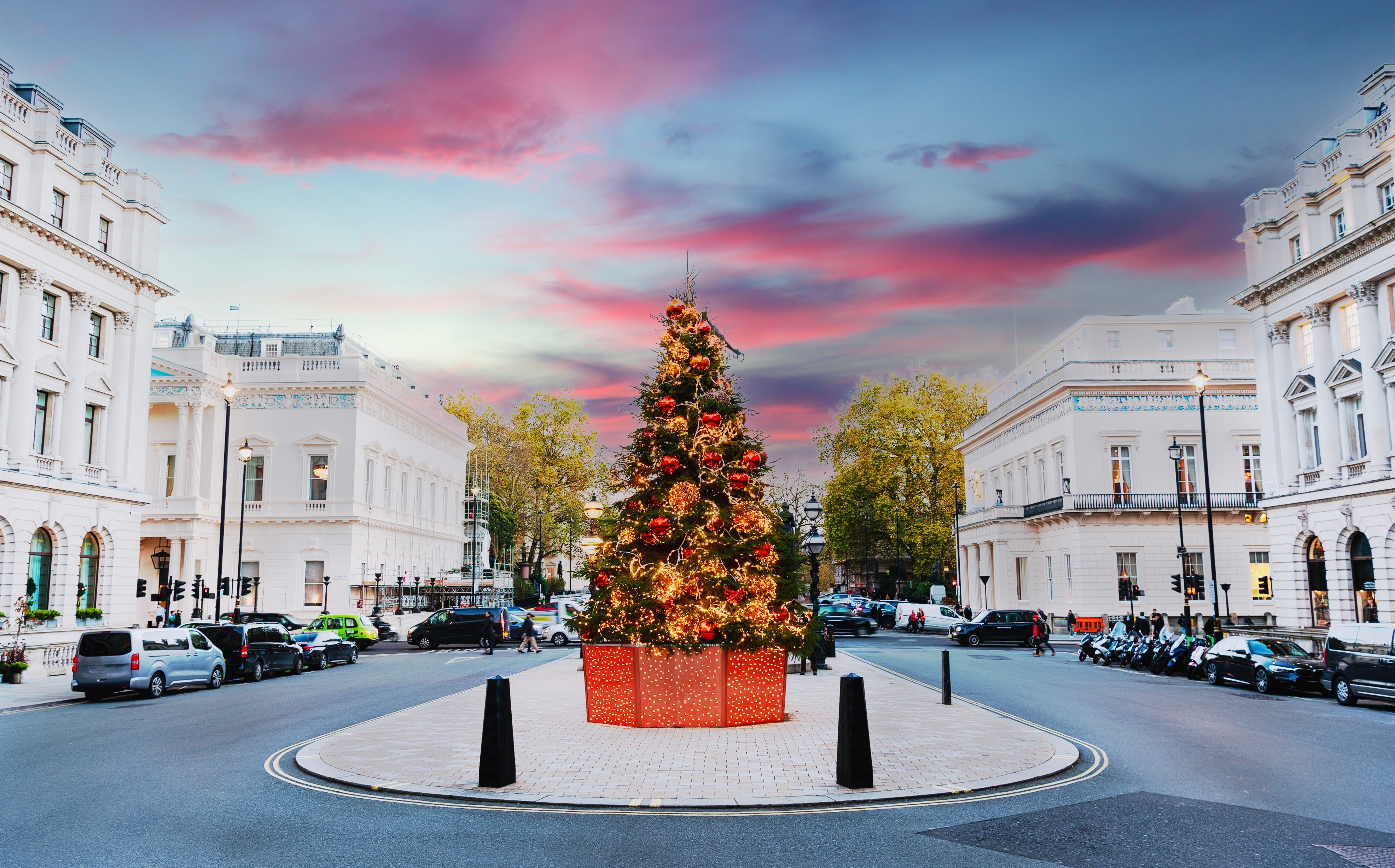 London’s Sights & Sounds on Christmas Day with St Paul’s Entry