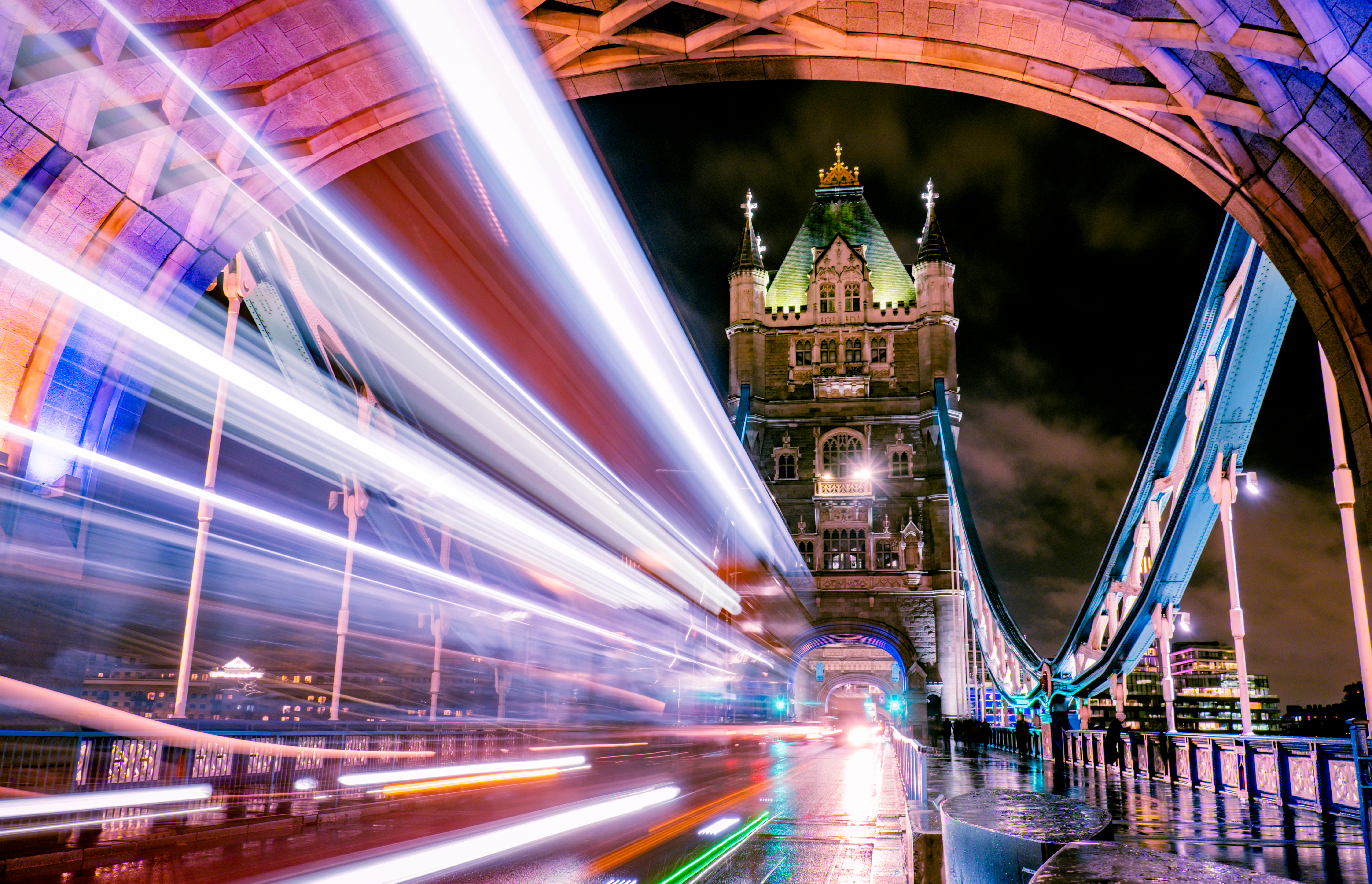 London bei Nacht im offenen Sightseeing-Bus