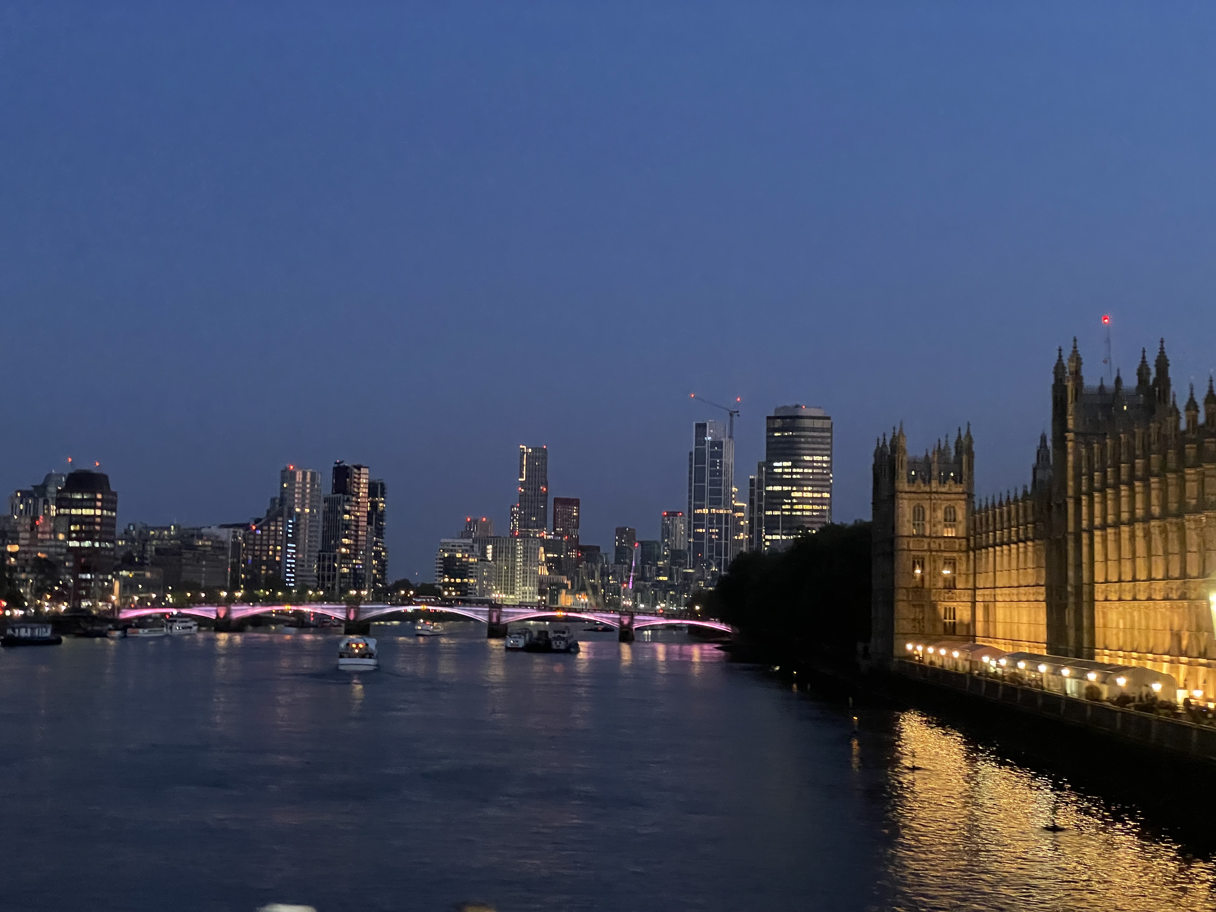 London bei Nacht im offenen Sightseeing-Bus