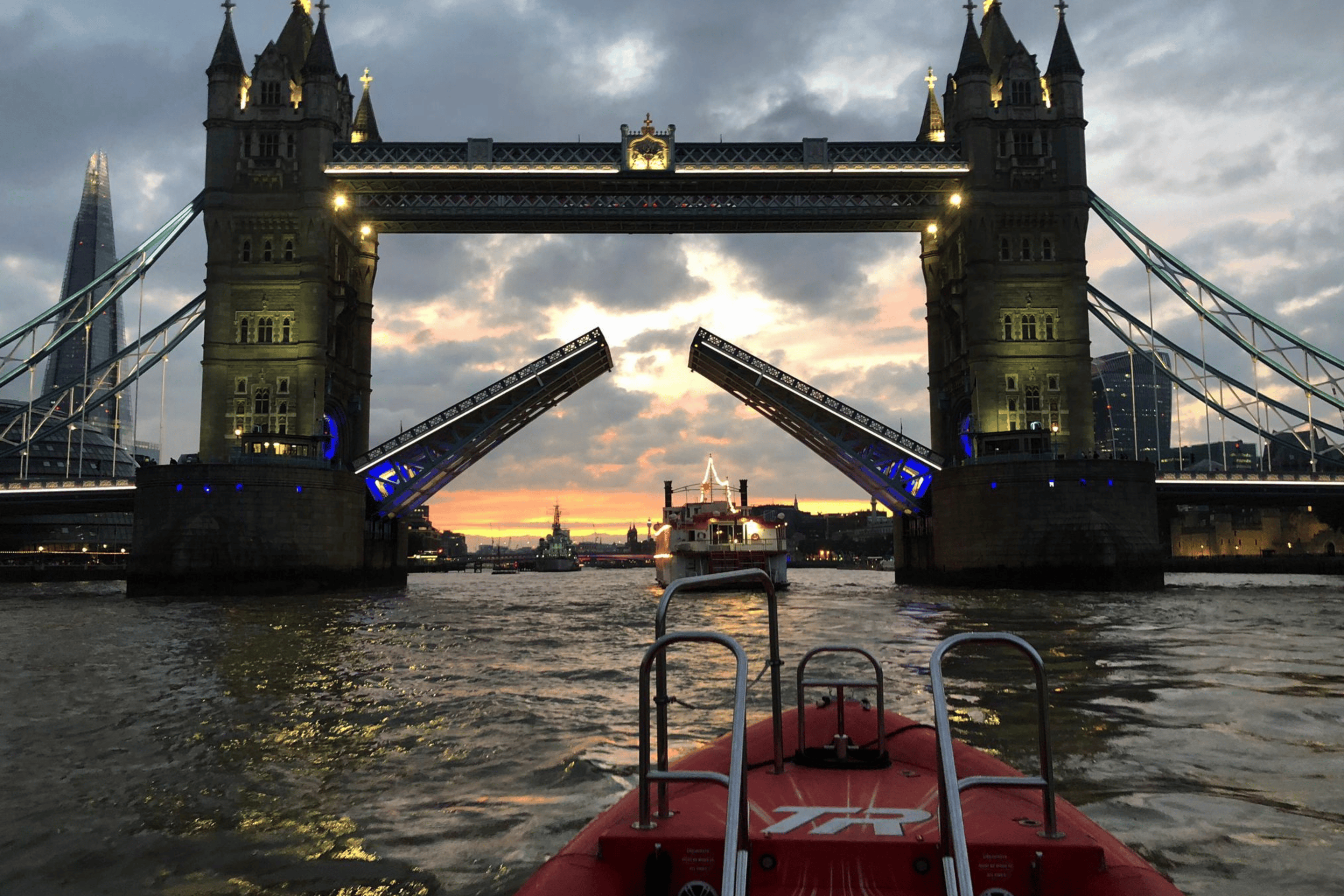 Thames Rockets Experiences