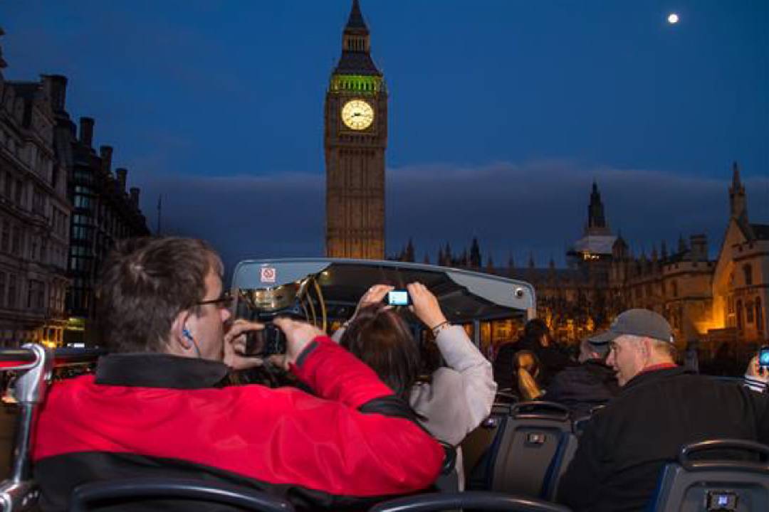 London Christmas Lights Bus Tour With Live Guide